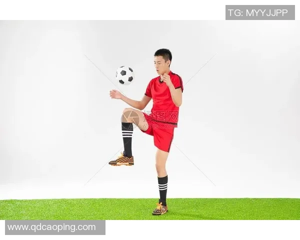 足球明星颠球瞬间高清图片展现技巧与魅力的完美结合